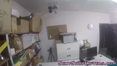 Afspelen Echte tienerdief wordt betrapt en geeft ongelooflijke orale pijpbeurt in hardcore reality-porno