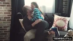 تشغيل إنها تدعو عشيقها ليمارس الجنس معها