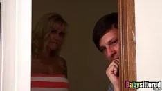 Reproduzir Ele faz sexo com sua esposa e babá