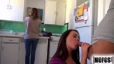 Afspelen Neuk perfect met pijpbeurt en sperma op lichaam