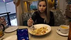 Redare Merge La Restaurant Cu Dildo-Ul In Pizda