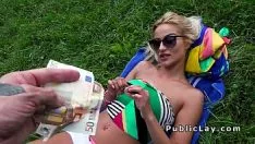 تشغيل XXX في الطبيعة تدفعه للسماح له باختراقها بعمق