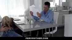 تشغيل الجنس المكثف مع هذه المرافقة العاهرة التي لا تستطيع الحصول على ما يكفي من الجنس