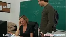 Reproduzir Estudante romeno fodido por dois professores em Beeg