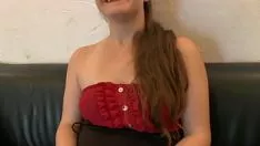 Afspelen Meisjes likken de lul van een zwarte man heel intens en willen hem laten ejaculeren