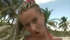تشغيل لقد وضعت بوسها على قضيب هذا الرجل الذي يرتدي القميص الأزرق وبدأت في التحرك كثيرًا
