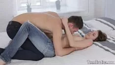 تشغيل تحصل على صديقها ليمارس الجنس مع الحمار كما تحب