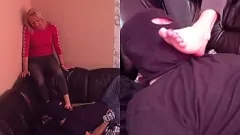 Oynat Sarışın MILF Yvette'in Kanepedeki Ayak İbadeti
