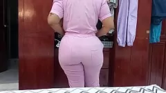 Abspielen Offene Kamera fängt den unwiderstehlichen Hintern der BBW-Krankenschwester ein