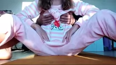 Redare Teachot și cumshot -ul anal al vitregului asiatic pe țâțe minuscule și păsărică ras