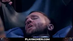Redare Hunk primește Gloryhole Dick aspirat în cadrul setării de birou clasic