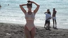 Redare Sex dur in grup pe o plaja din spania cu mai multe fete tinere