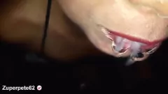 Jouer La demi-soeur sexy Susy fait une pipe bâclée et prend un éjaculation à la bouche