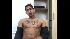 Jouer Stud musculaire latino secoue sa BBC sur la webcam