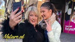 Jouer La MILF Amy Hart de 56 ans domine l'adolescent inexpérimenté Francesca DiCaprio à Tinder Date Gone Wild